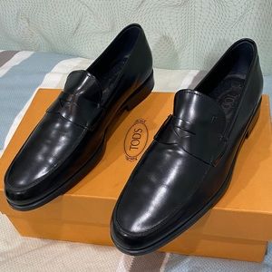 Tod’s men’s slip on dress shoes